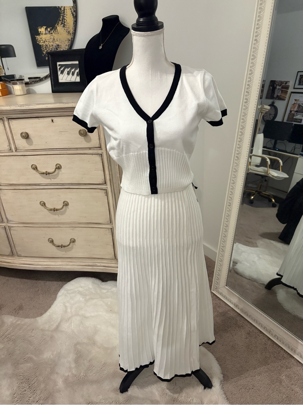 Commense White Midi Pleated Skirt and Short-Sleeve Cardigan with Black Trim